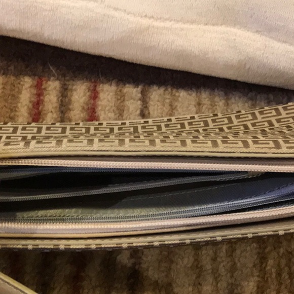 NWOT Long purse with many sections - Picture 5 of 7